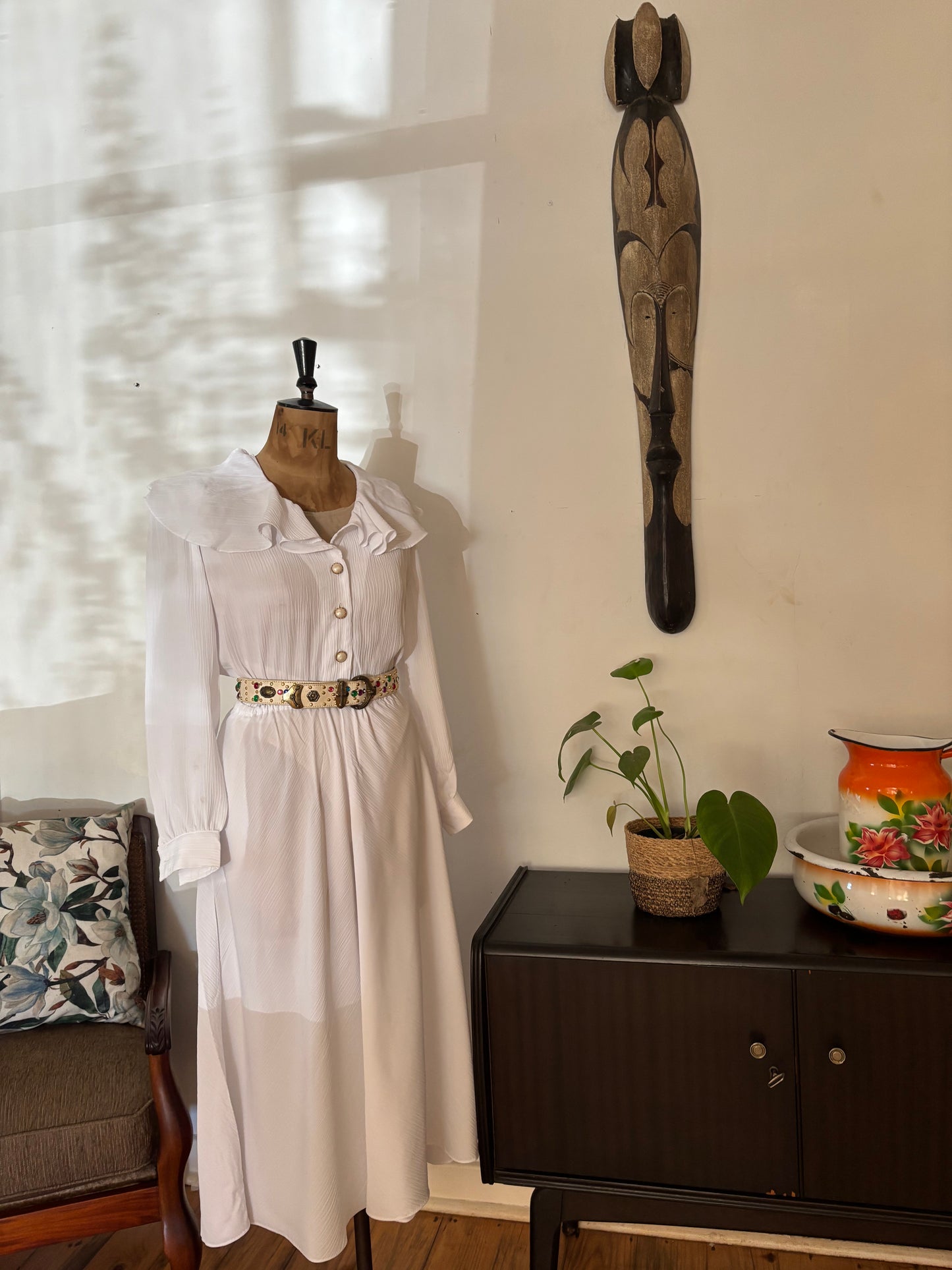 White vintage collar dress
