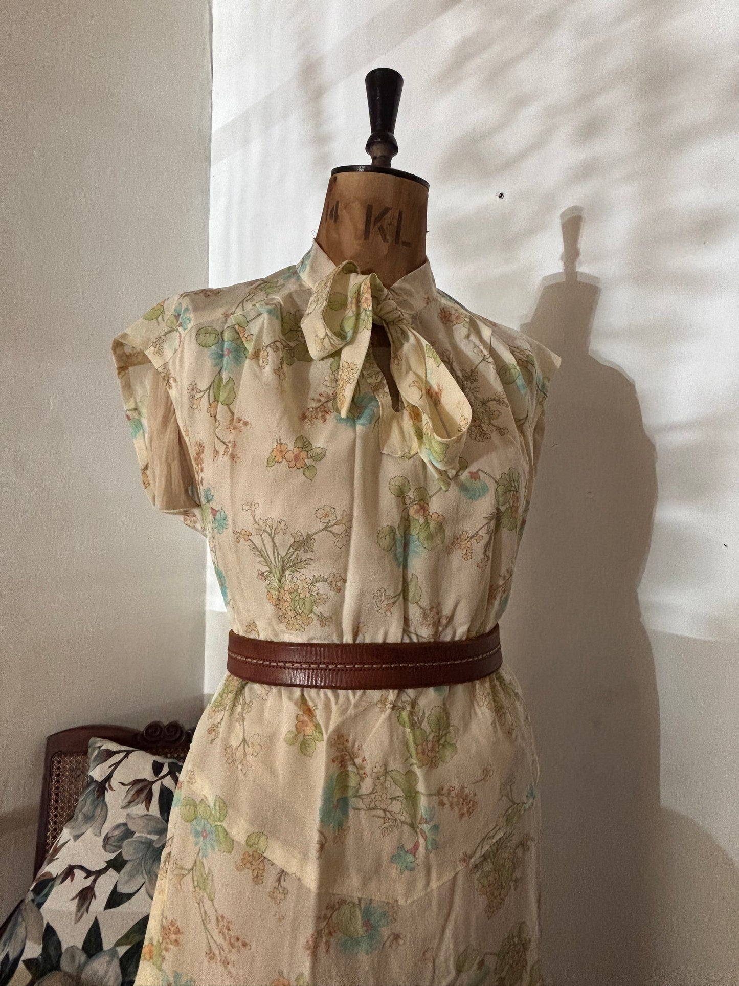 Beige Sleeveless Vintage Dress