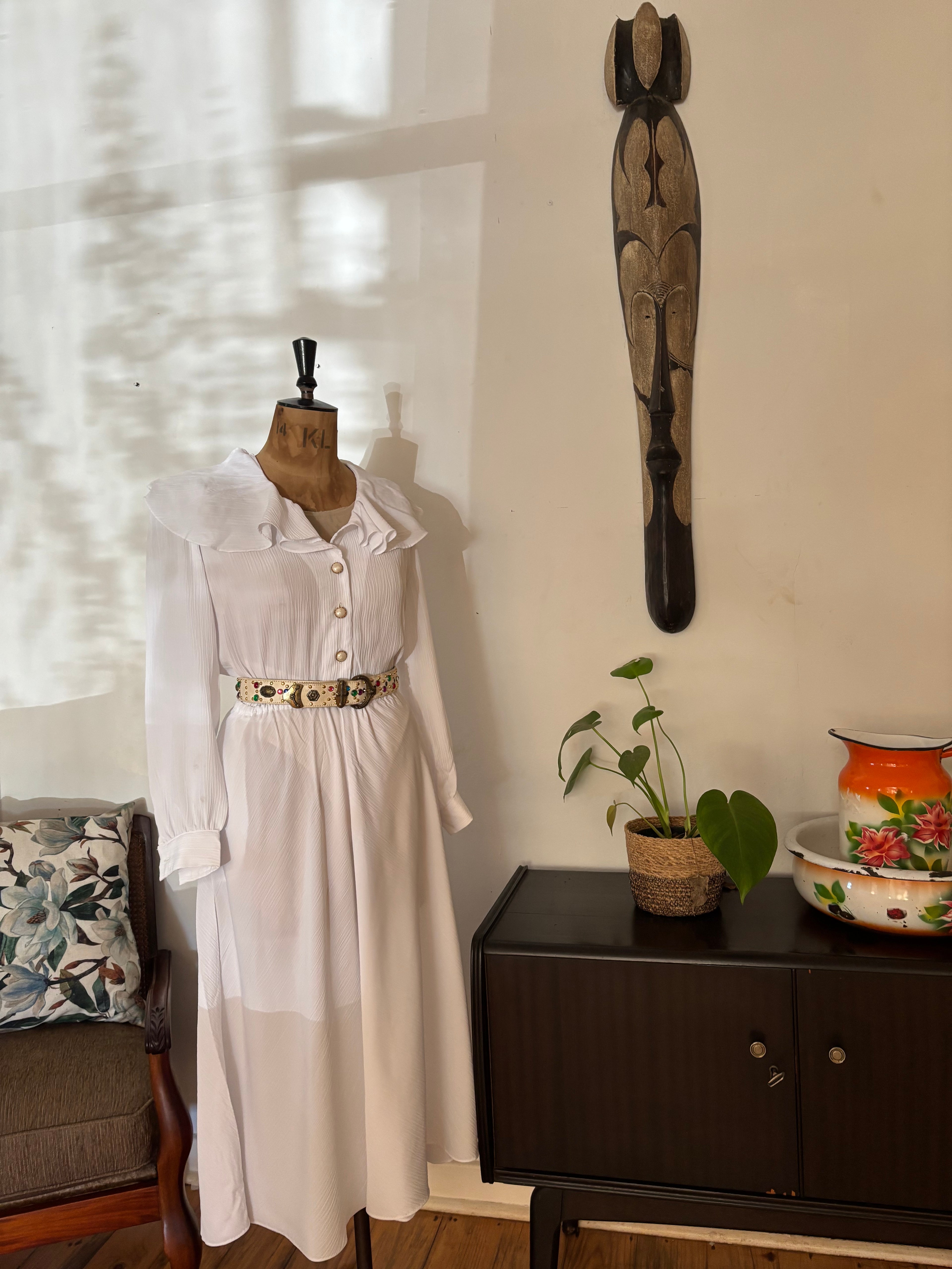 White vintage collar dress