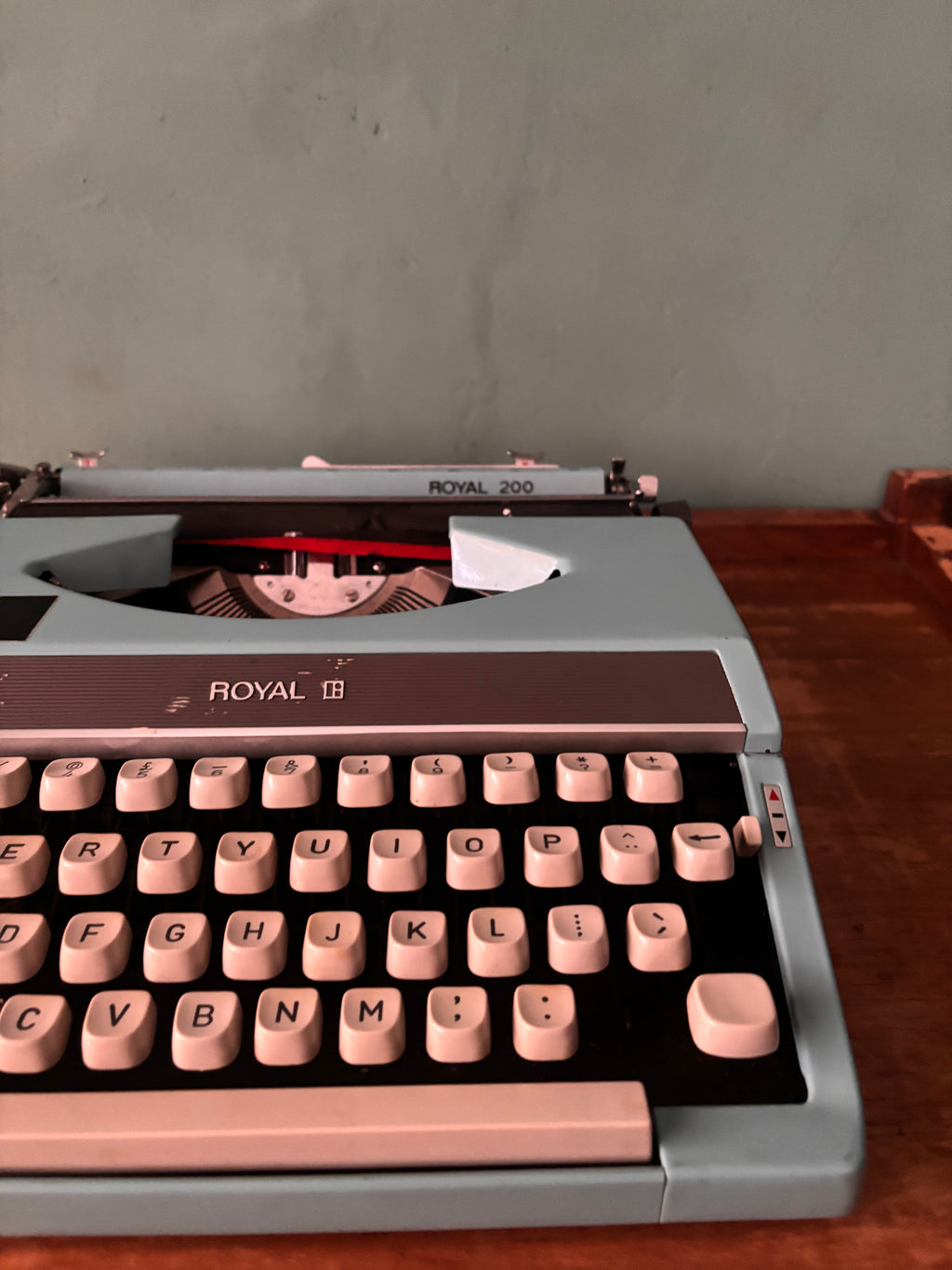 Royal 200 Vintage Typewriter