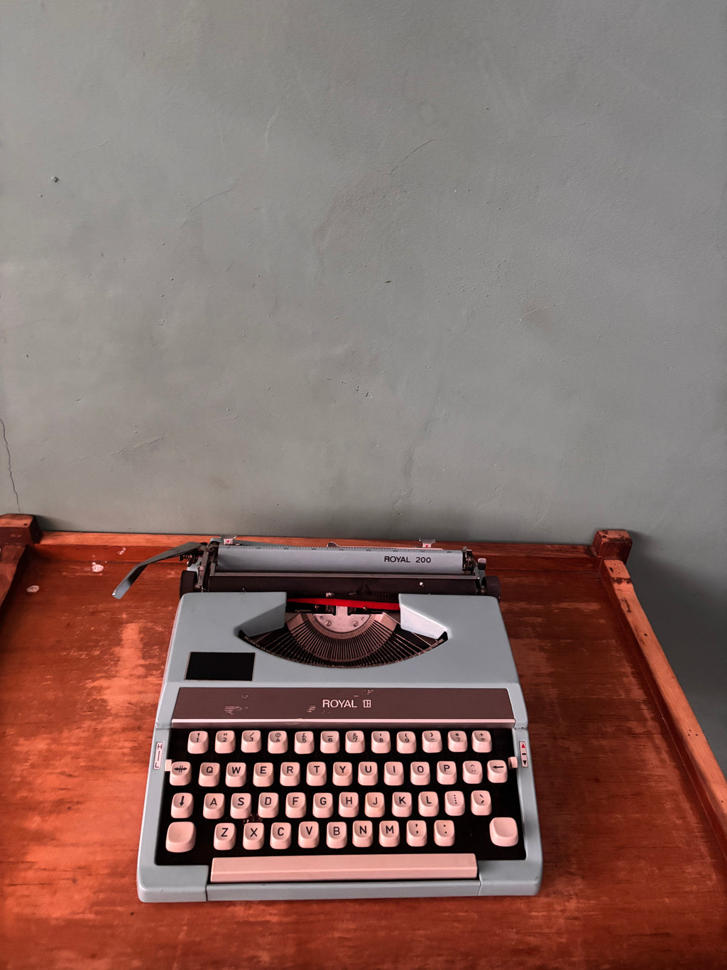 Royal 200 Vintage Typewriter