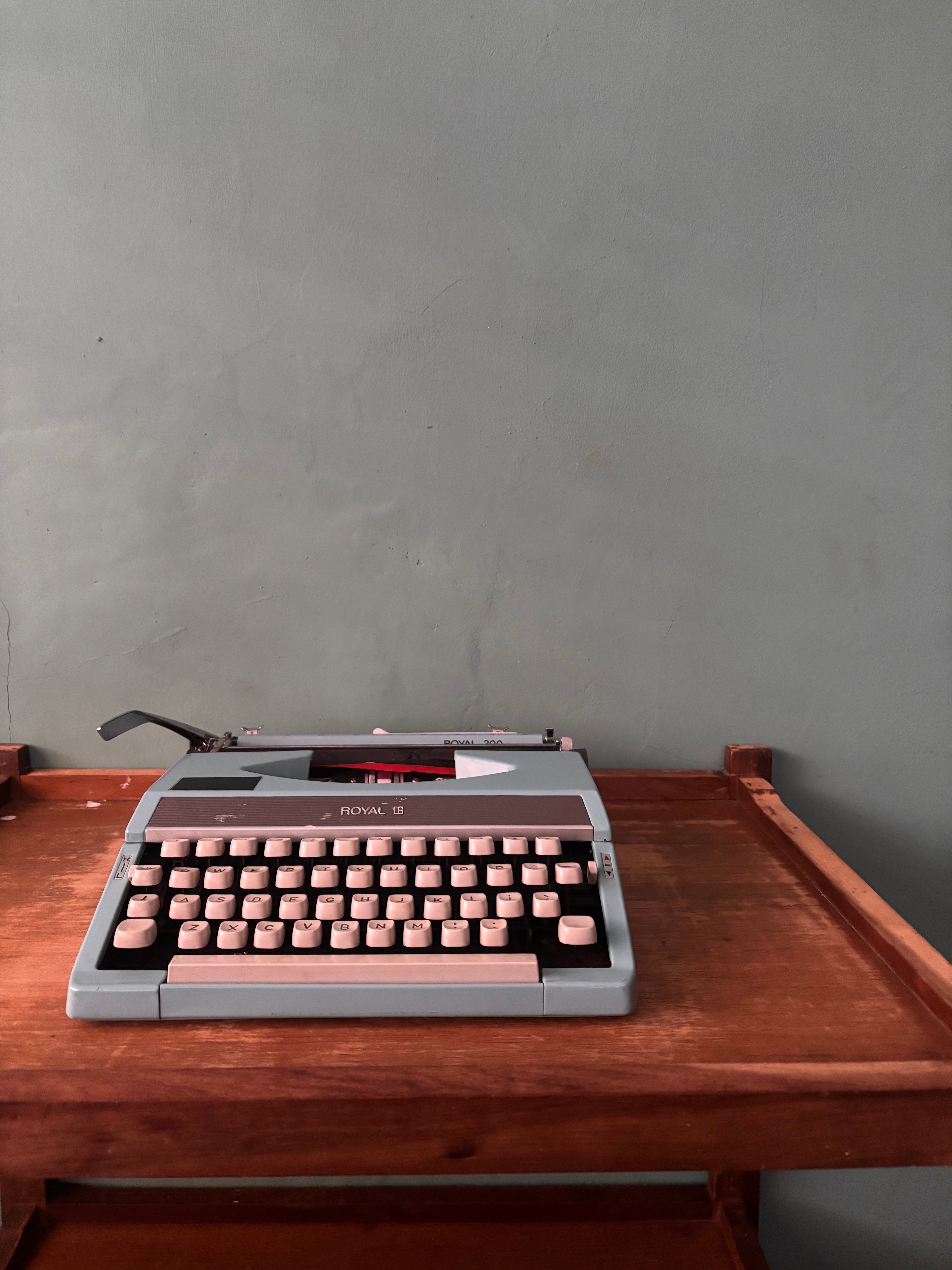Royal 200 Vintage Typewriter