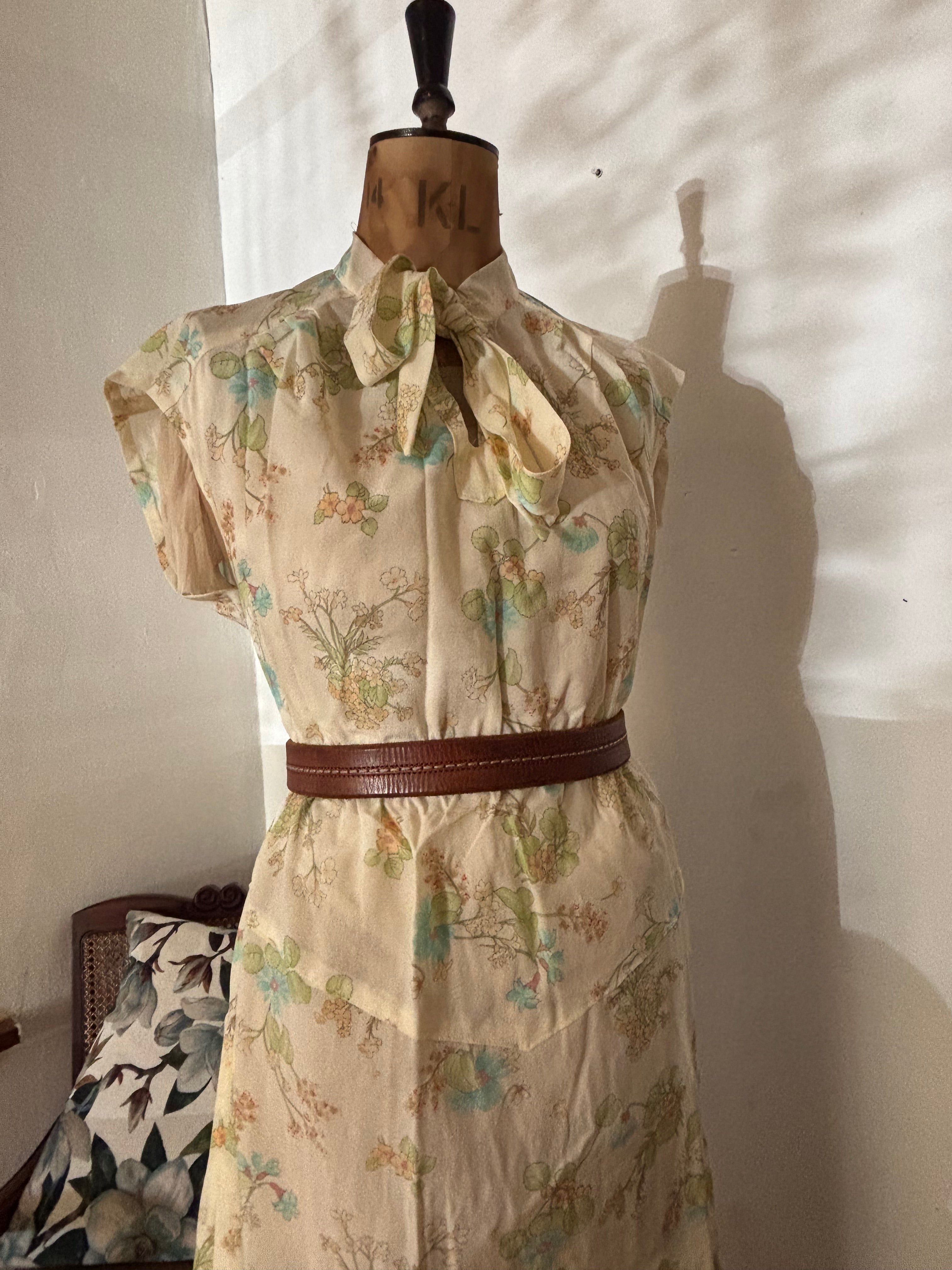 Beige Sleeveless Vintage Dress