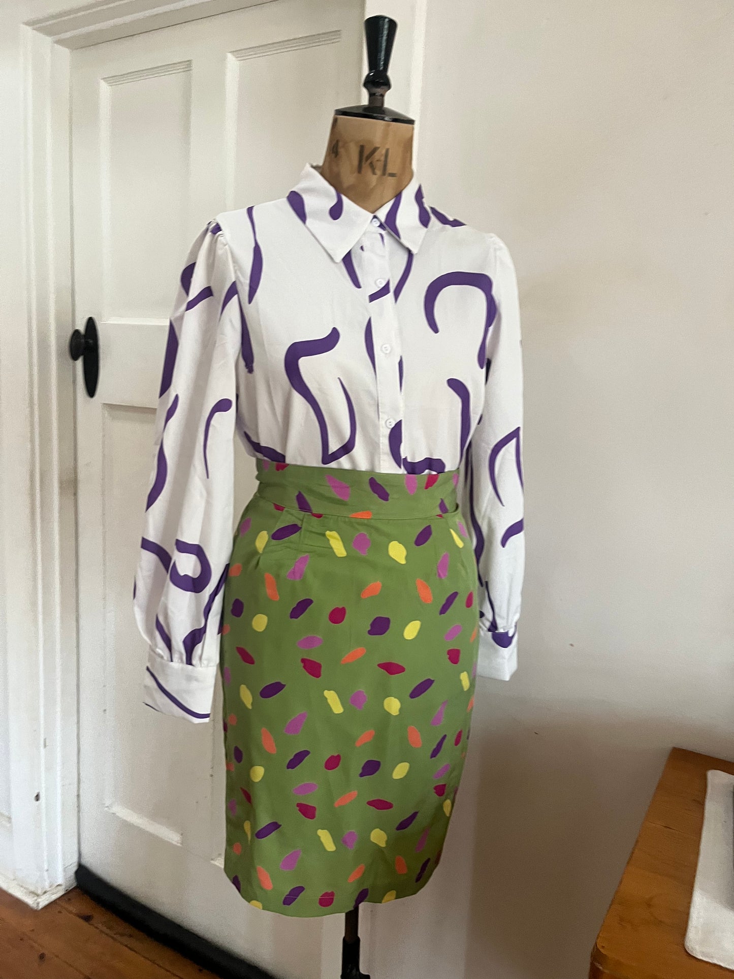 Green 90s Highwaist print skirt