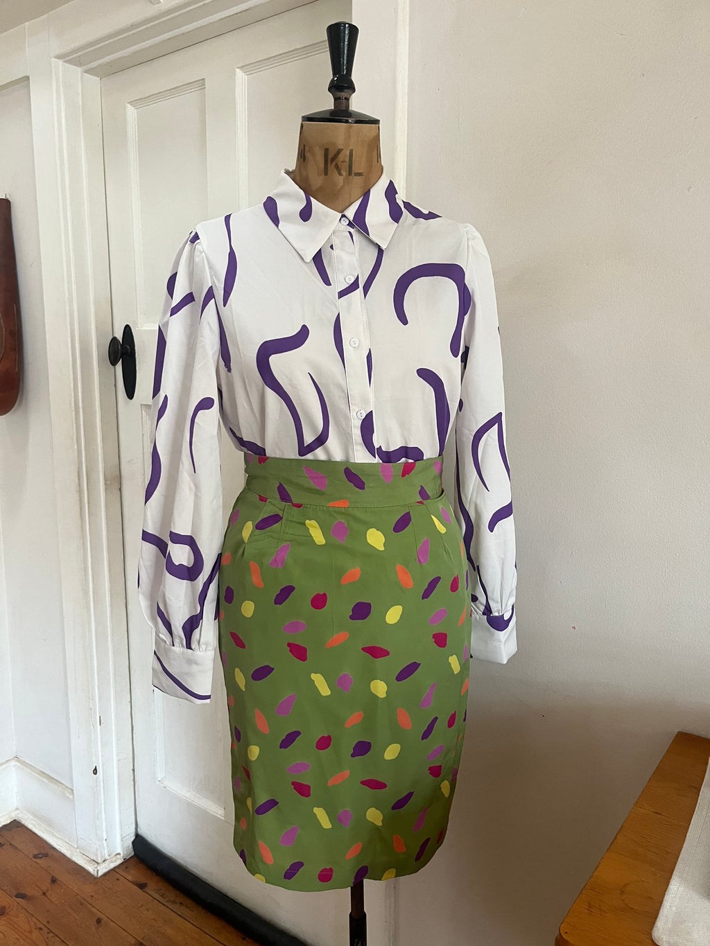 Green 90s Highwaist print skirt