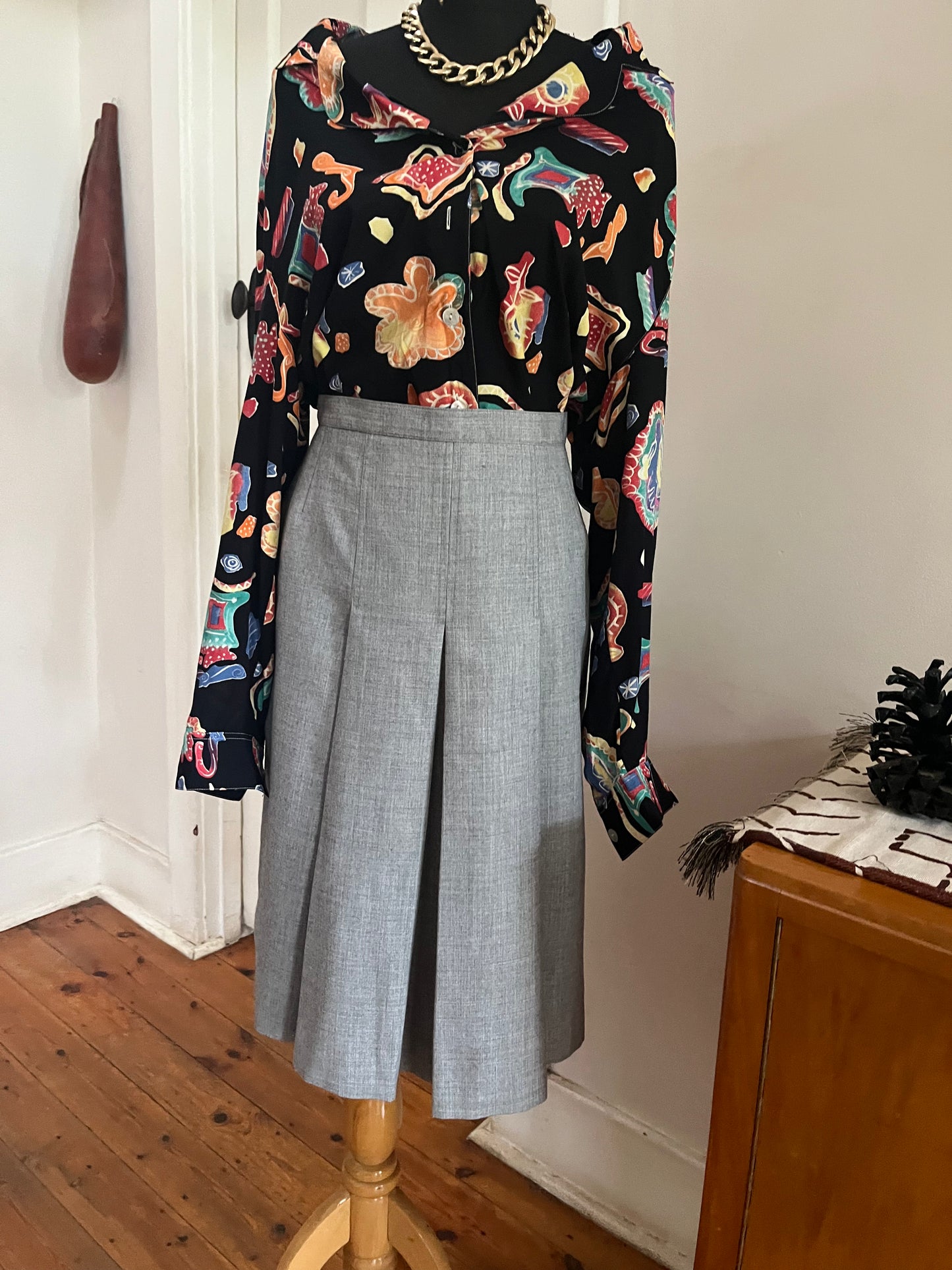Grey pleated skirt